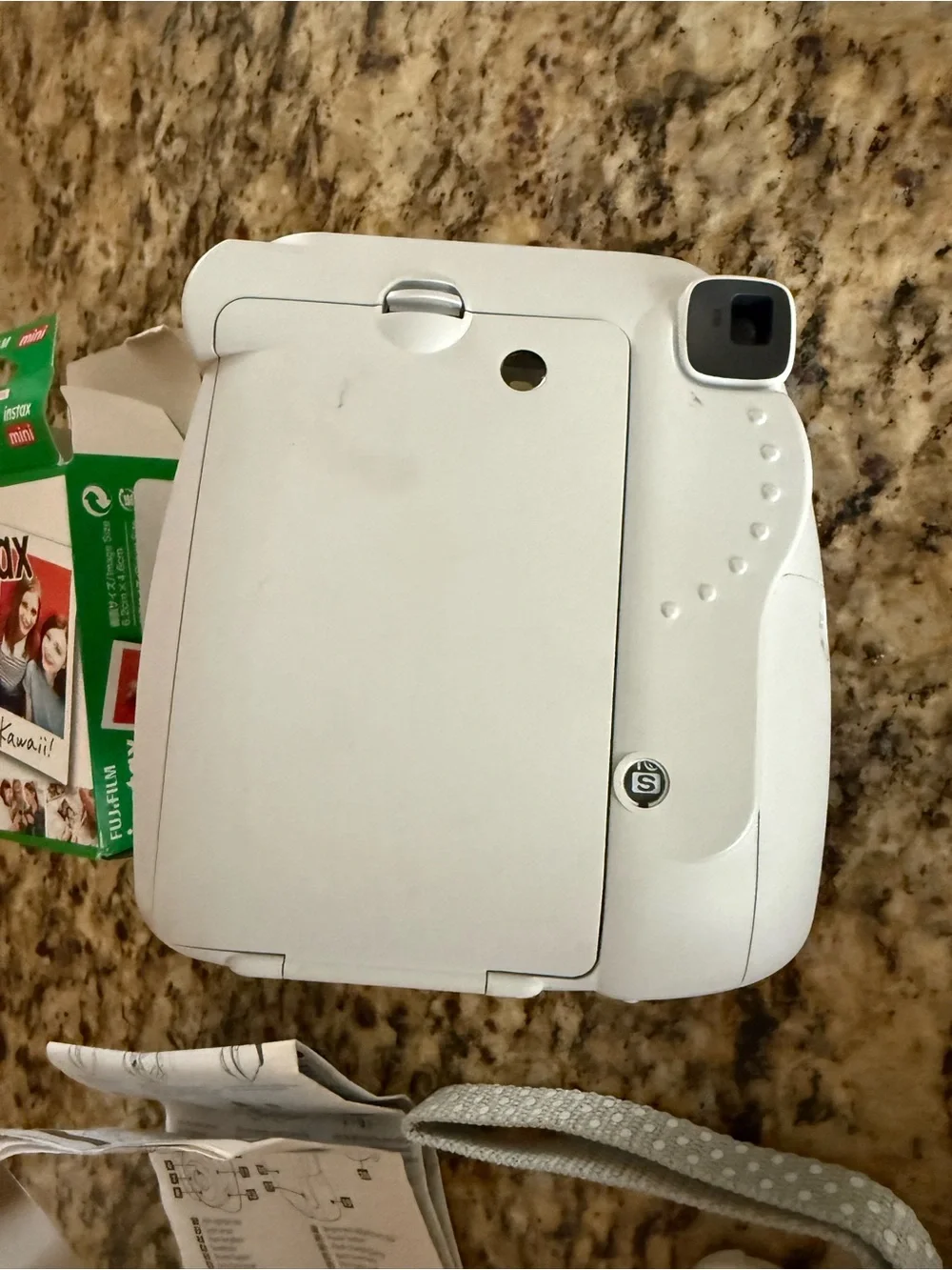 Fujifilm Instax Mini 9 Instant Camera - White - Picture 9 of 12